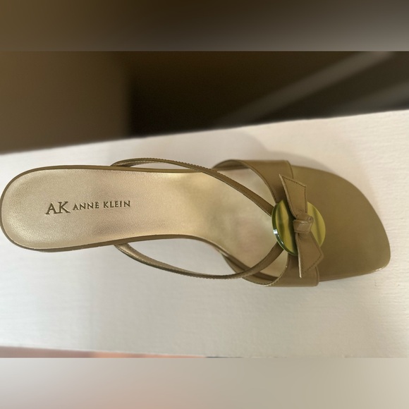 NIB Vintage Anne Klein KKreese Women's Green Leather Slip On Heel Sandals Sz 10 - Picture 4 of 7